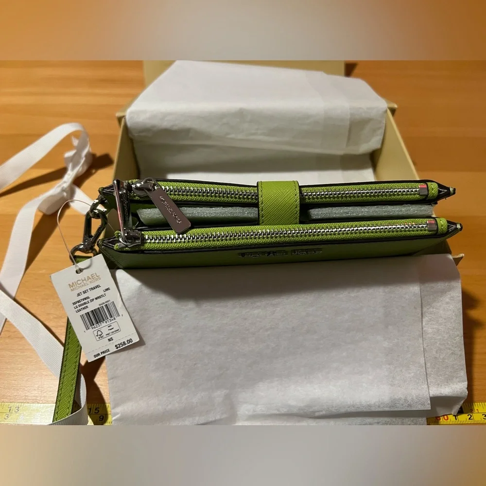 Michael - Michael Kors LEATHER LARGE DOUBLE ZIP WRISTLET LIME Full Inclusion